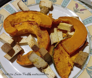 Tofu affumicato con zucca Hokkaido speziata