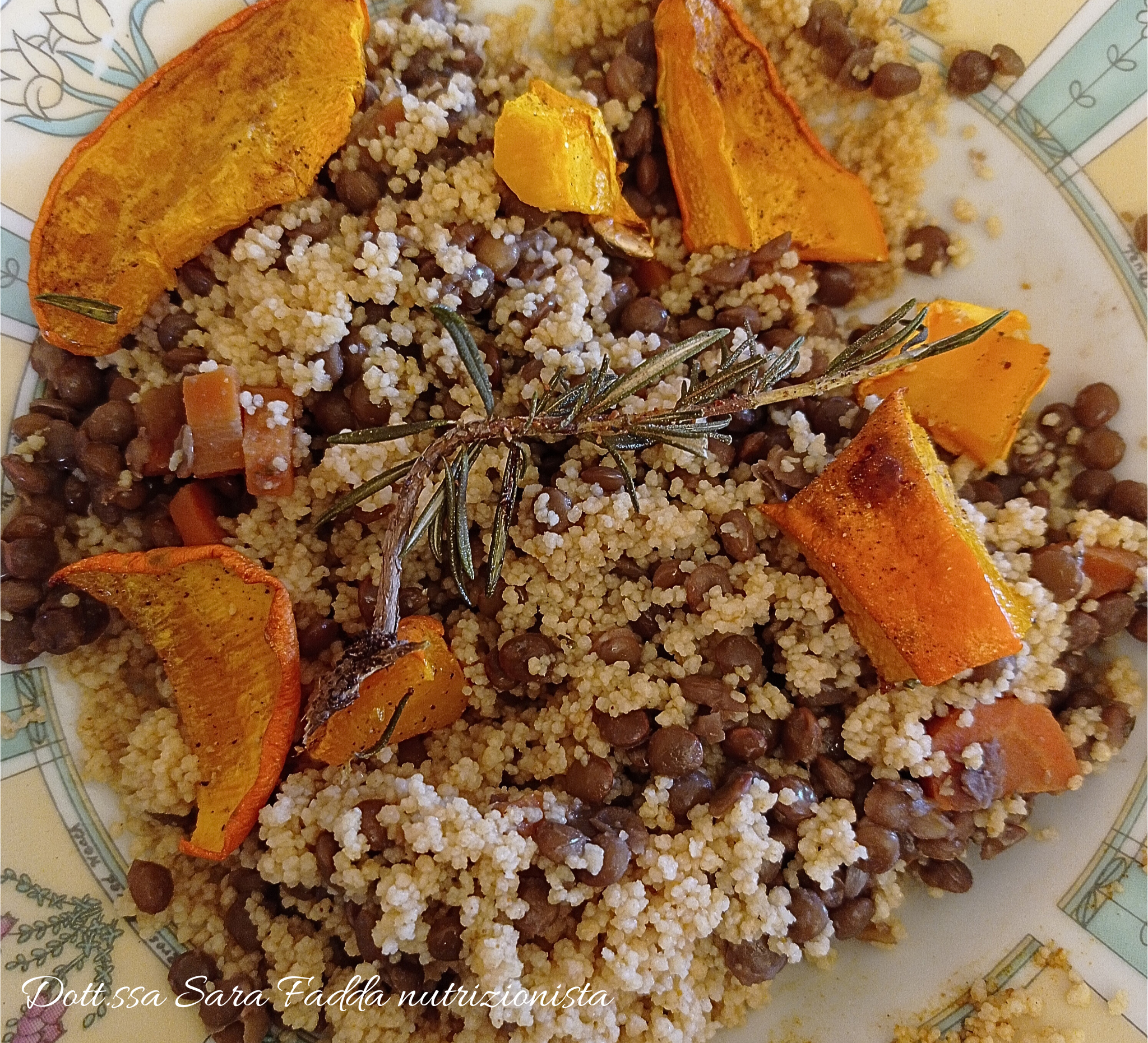 Cous cous autunnale con lenticchie e zucca
